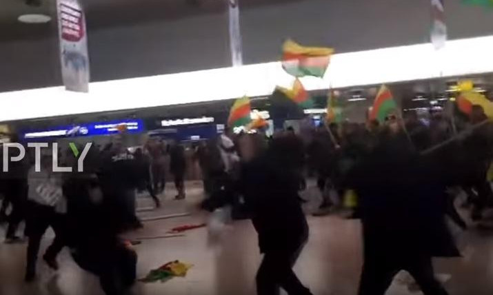 (VIDEO) TURCI I KURDI PRENELI RAT I U NEMAČKU: Brutalan obračun na aerodromu u Hanoveru!